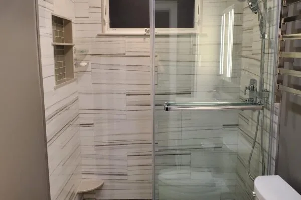 How to Choose a Grout Color (Without Regretting It Later)